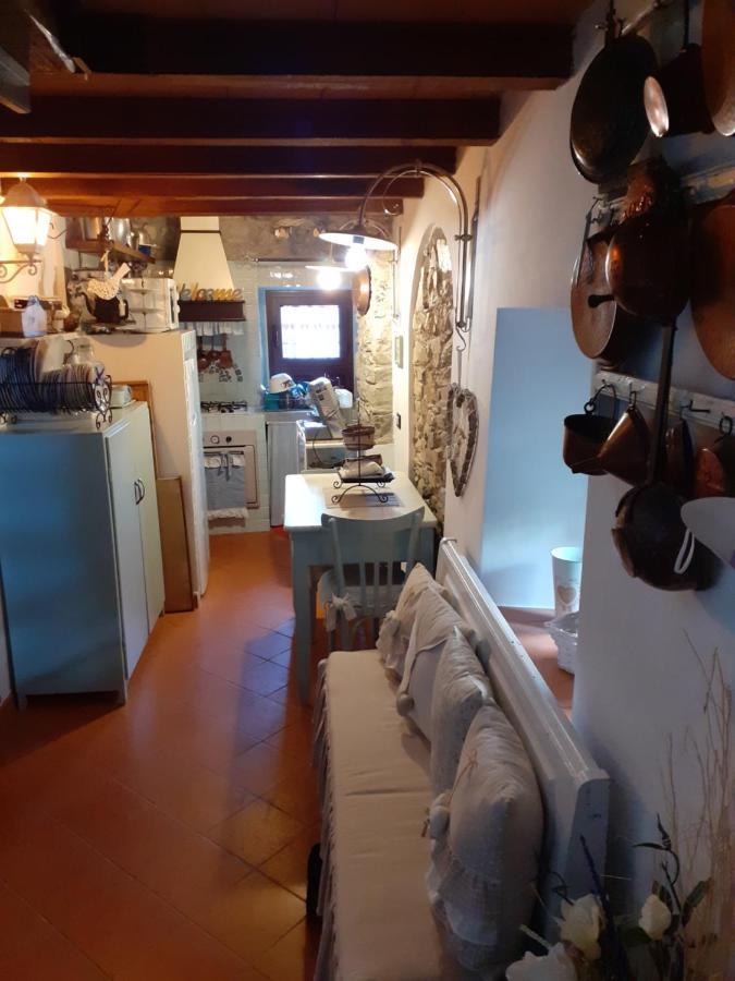 شقة Casa Dolce Casa Di Rosy E Roby Bardine di San Terenzo المظهر الخارجي الصورة