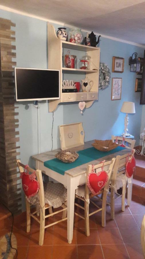 شقة Casa Dolce Casa Di Rosy E Roby Bardine di San Terenzo المظهر الخارجي الصورة